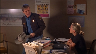 ROSWELL_-_E1X07_RIVER_DOG_255.jpg
