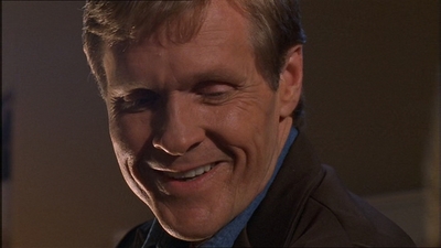 ROSWELL_-_E1X07_RIVER_DOG_272.jpg