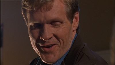 ROSWELL_-_E1X07_RIVER_DOG_273.jpg