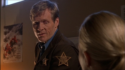 ROSWELL_-_E1X07_RIVER_DOG_280.jpg