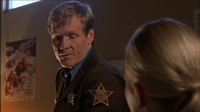ROSWELL_-_E1X07_RIVER_DOG_282.jpg