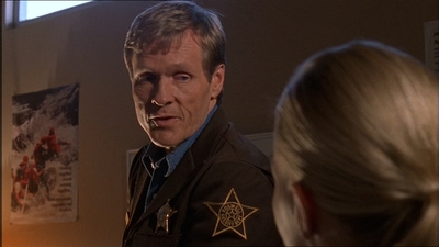 ROSWELL_-_E1X07_RIVER_DOG_286.jpg