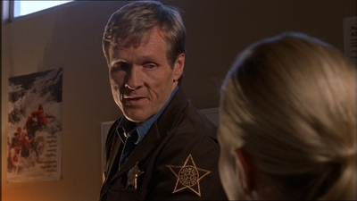 ROSWELL_-_E1X07_RIVER_DOG_287.jpg