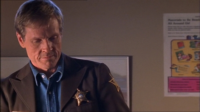 ROSWELL_-_E1X07_RIVER_DOG_291.jpg