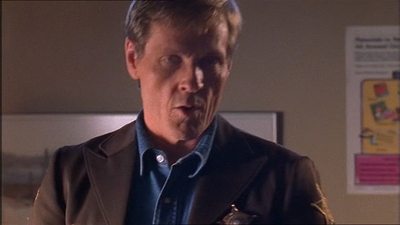 ROSWELL_-_E1X07_RIVER_DOG_292.jpg