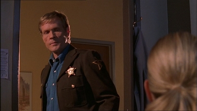 ROSWELL_-_E1X07_RIVER_DOG_294.jpg