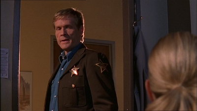 ROSWELL_-_E1X07_RIVER_DOG_295.jpg