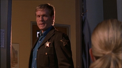 ROSWELL_-_E1X07_RIVER_DOG_296.jpg