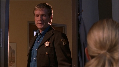 ROSWELL_-_E1X07_RIVER_DOG_298.jpg