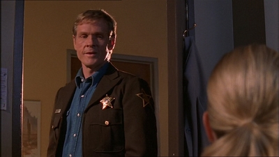 ROSWELL_-_E1X07_RIVER_DOG_301.jpg