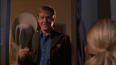 ROSWELL_-_E1X07_RIVER_DOG_303.jpg