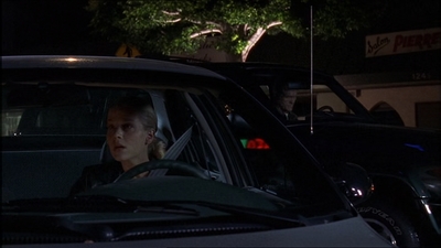 ROSWELL_-_E1X07_RIVER_DOG_306.jpg