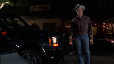 ROSWELL_-_E1X07_RIVER_DOG_309.jpg