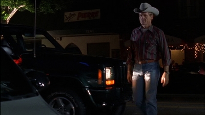 ROSWELL_-_E1X07_RIVER_DOG_310.jpg
