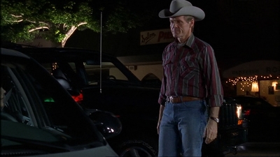 ROSWELL_-_E1X07_RIVER_DOG_312.jpg