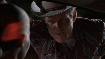 ROSWELL_-_E1X07_RIVER_DOG_321.jpg
