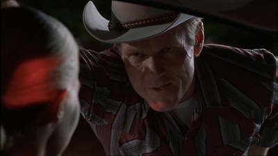 ROSWELL_-_E1X07_RIVER_DOG_322.jpg