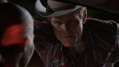 ROSWELL_-_E1X07_RIVER_DOG_323.jpg