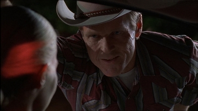 ROSWELL_-_E1X07_RIVER_DOG_325.jpg