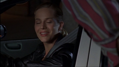 ROSWELL_-_E1X07_RIVER_DOG_330.jpg
