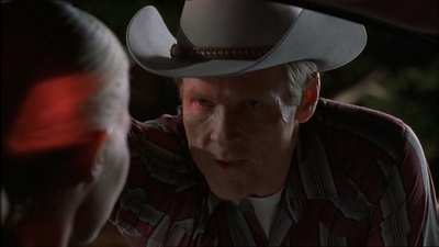 ROSWELL_-_E1X07_RIVER_DOG_331.jpg
