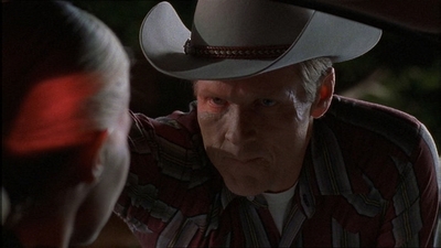 ROSWELL_-_E1X07_RIVER_DOG_332.jpg