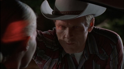 ROSWELL_-_E1X07_RIVER_DOG_334.jpg