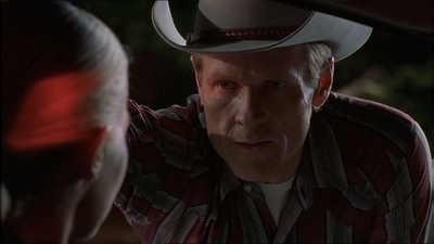 ROSWELL_-_E1X07_RIVER_DOG_335.jpg