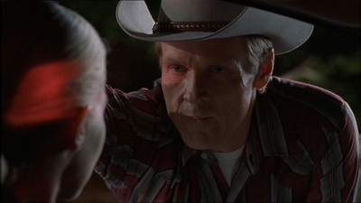 ROSWELL_-_E1X07_RIVER_DOG_337.jpg