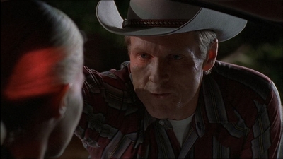 ROSWELL_-_E1X07_RIVER_DOG_338.jpg