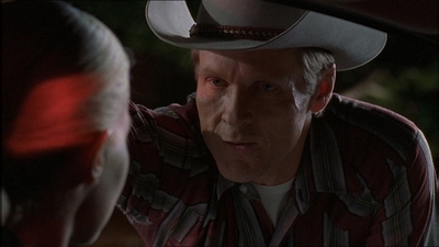 ROSWELL_-_E1X07_RIVER_DOG_339.jpg