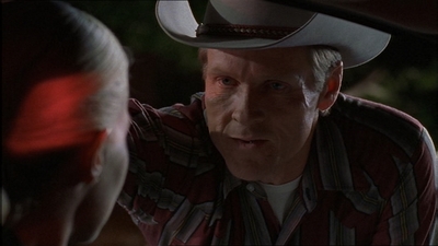 ROSWELL_-_E1X07_RIVER_DOG_340.jpg