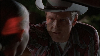 ROSWELL_-_E1X07_RIVER_DOG_341.jpg