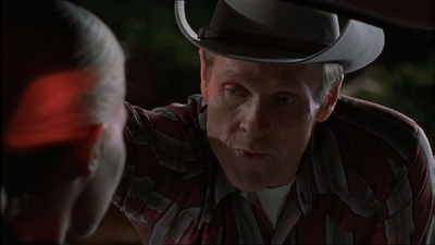 ROSWELL_-_E1X07_RIVER_DOG_343.jpg