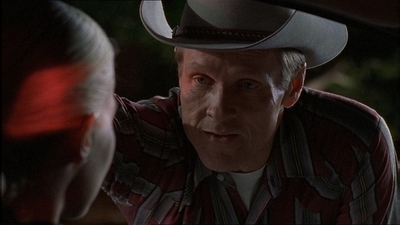 ROSWELL_-_E1X07_RIVER_DOG_345.jpg