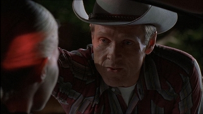 ROSWELL_-_E1X07_RIVER_DOG_346.jpg