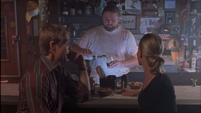 ROSWELL_-_E1X07_RIVER_DOG_347.jpg