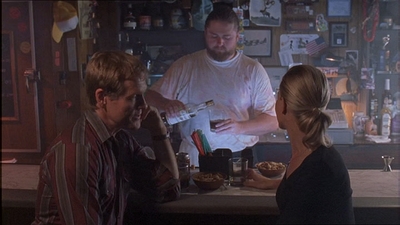 ROSWELL_-_E1X07_RIVER_DOG_349.jpg