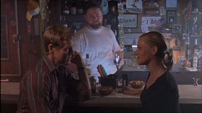 ROSWELL_-_E1X07_RIVER_DOG_352.jpg
