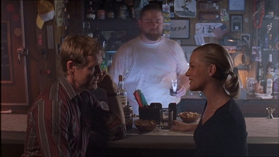 ROSWELL_-_E1X07_RIVER_DOG_353.jpg