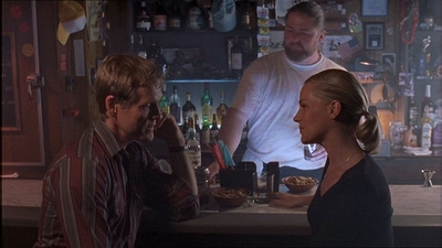 ROSWELL_-_E1X07_RIVER_DOG_354.jpg