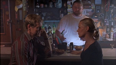ROSWELL_-_E1X07_RIVER_DOG_355.jpg