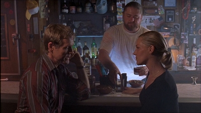ROSWELL_-_E1X07_RIVER_DOG_356.jpg