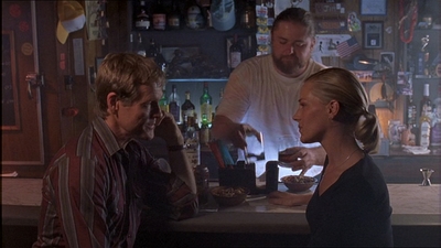 ROSWELL_-_E1X07_RIVER_DOG_357.jpg