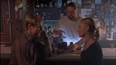 ROSWELL_-_E1X07_RIVER_DOG_358.jpg