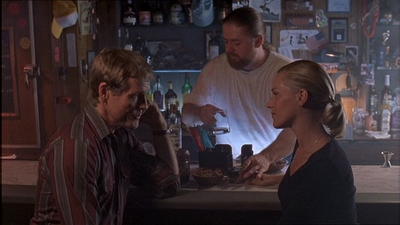 ROSWELL_-_E1X07_RIVER_DOG_359.jpg