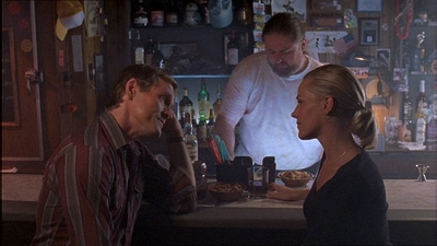 ROSWELL_-_E1X07_RIVER_DOG_361.jpg