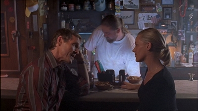 ROSWELL_-_E1X07_RIVER_DOG_362.jpg