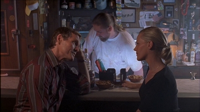 ROSWELL_-_E1X07_RIVER_DOG_363.jpg