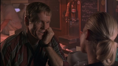 ROSWELL_-_E1X07_RIVER_DOG_366.jpg